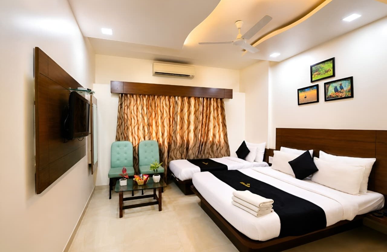 Swaminarayan Bhaktidham 3 Beds Deluxe Room